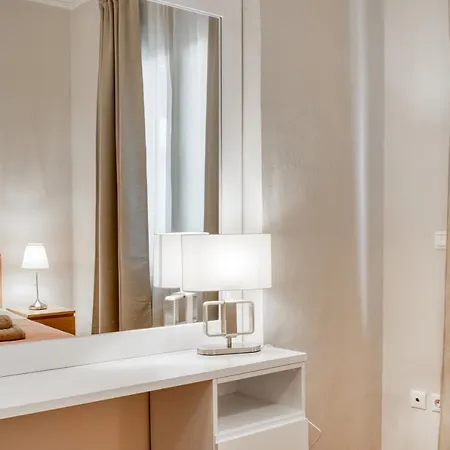Modern 2-bedroom Apt, 200m From The Acropolis *