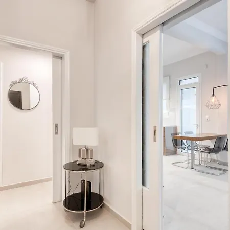 Apartment Modern 2-bedroom Apt, 200m From The Acropolis