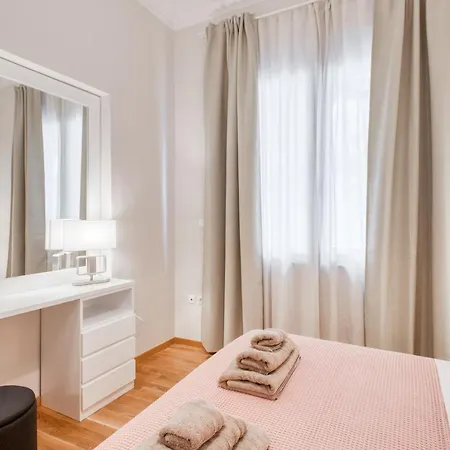 Apartment Modern 2-bedroom Apt, 200m From The Acropolis *
