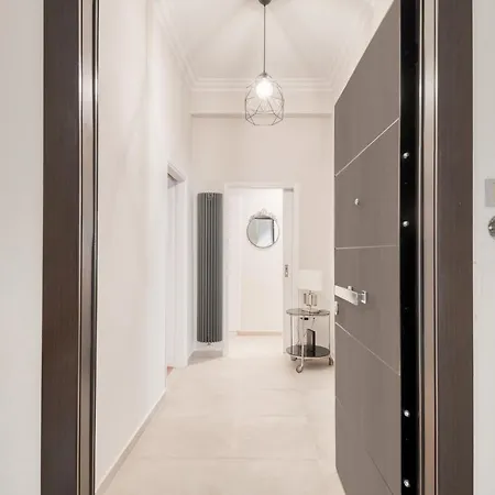 Modern 2-bedroom Apt, 200m From The Acropolis