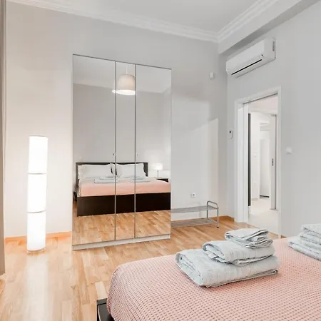 Modern 2-bedroom Apt, 200m From The Acropolis Athens