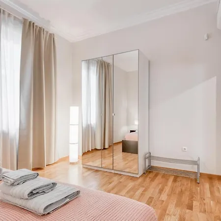 Modern 2-bedroom Apt, 200m From The Acropolis Athens