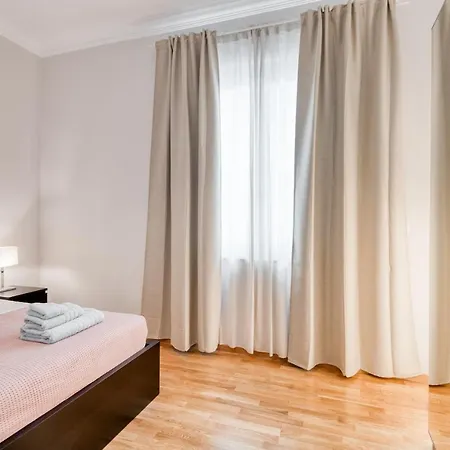 Modern 2-bedroom Apt, 200m From The Acropolis *